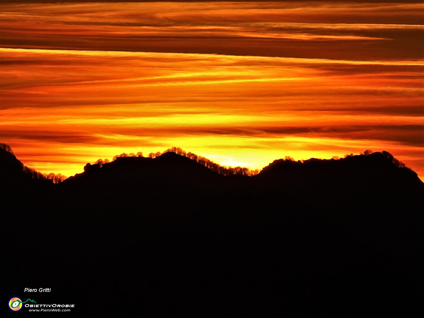 07 Tramonto di fuoco del sole sul Sornadello.JPG